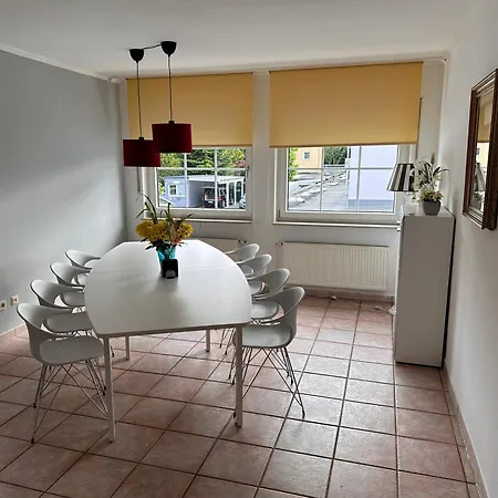 Grosszuegige 4-zimmer-wohnung In Bis Zu 12 Personen