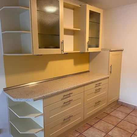 Апартаменты Grosszuegige 4-zimmer-wohnung In Bis Zu 12 Personen *