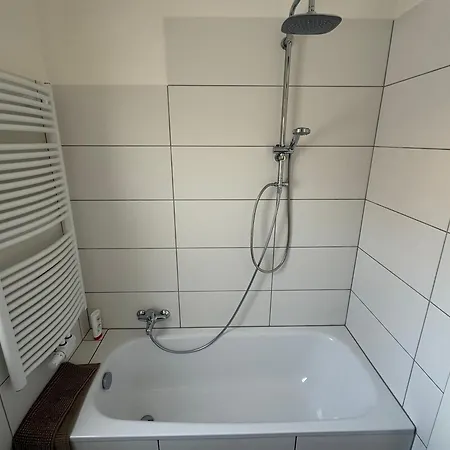 Grosszuegige 4-zimmer-wohnung In Bis Zu 12 Personen Apartment *